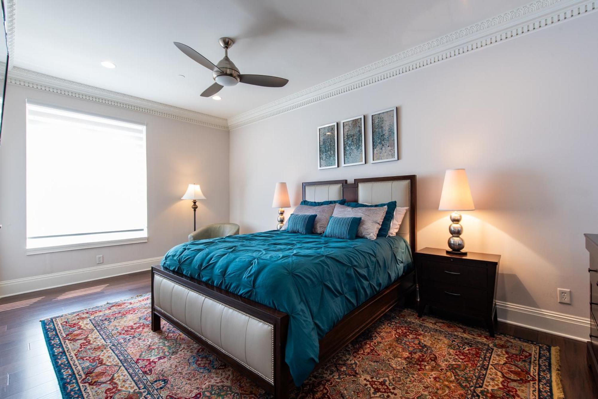 Apartment Luxe Condo~king Br~near Yum Center Louisville