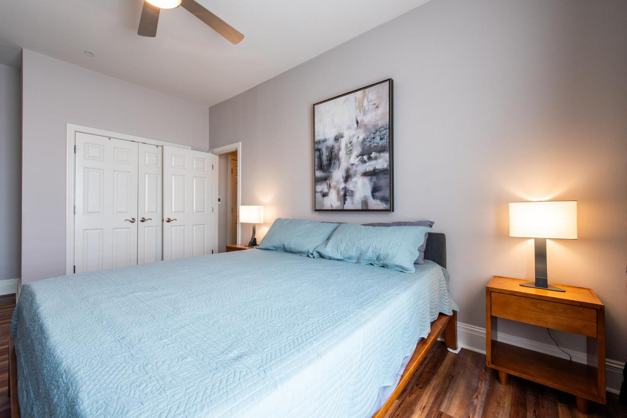 Luxe Condo~king Br~near Yum Center * Louisville