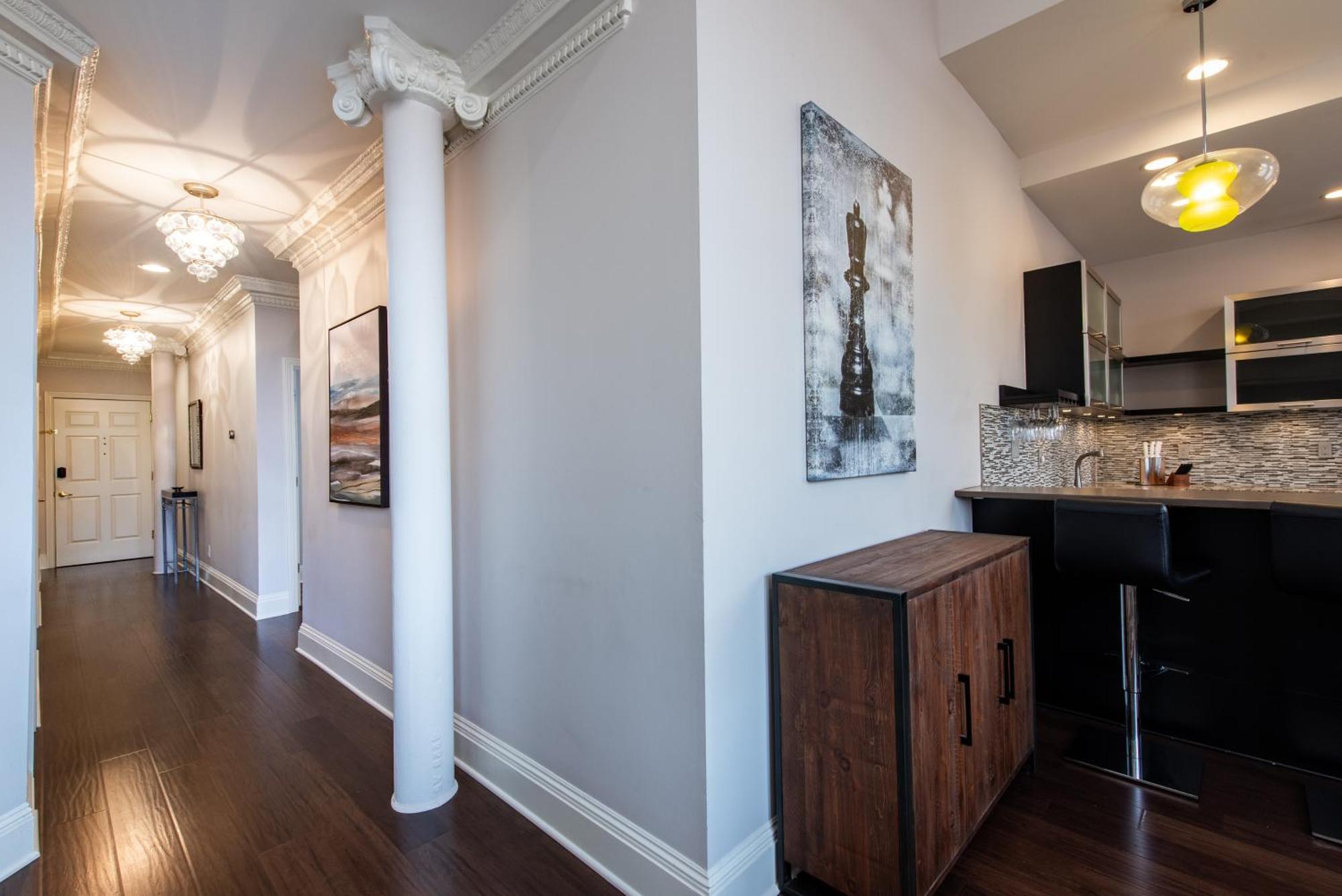Luxe Condo~king Br~near Yum Center Louisville