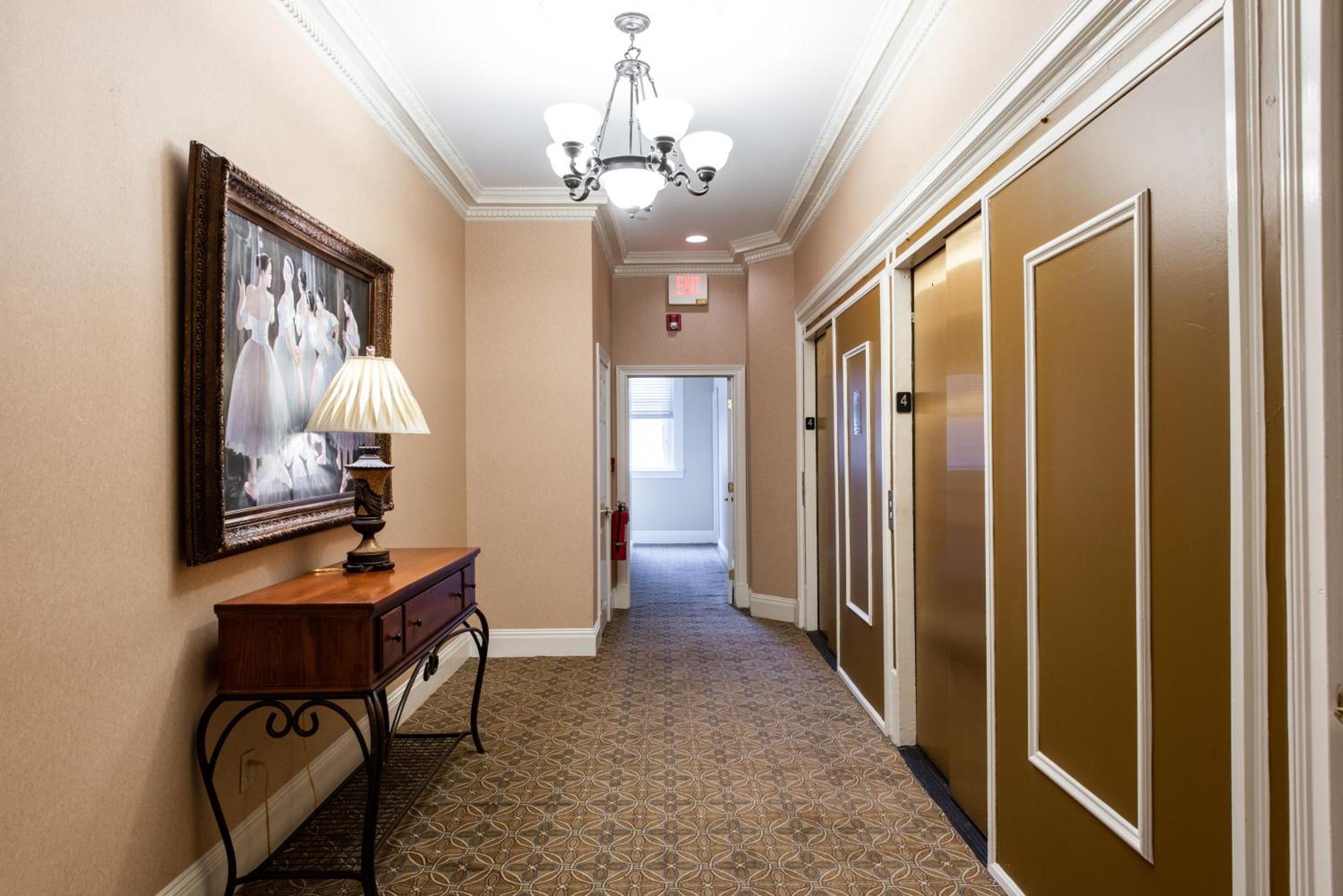 Apartment Luxe Condo~king Br~near Yum Center *