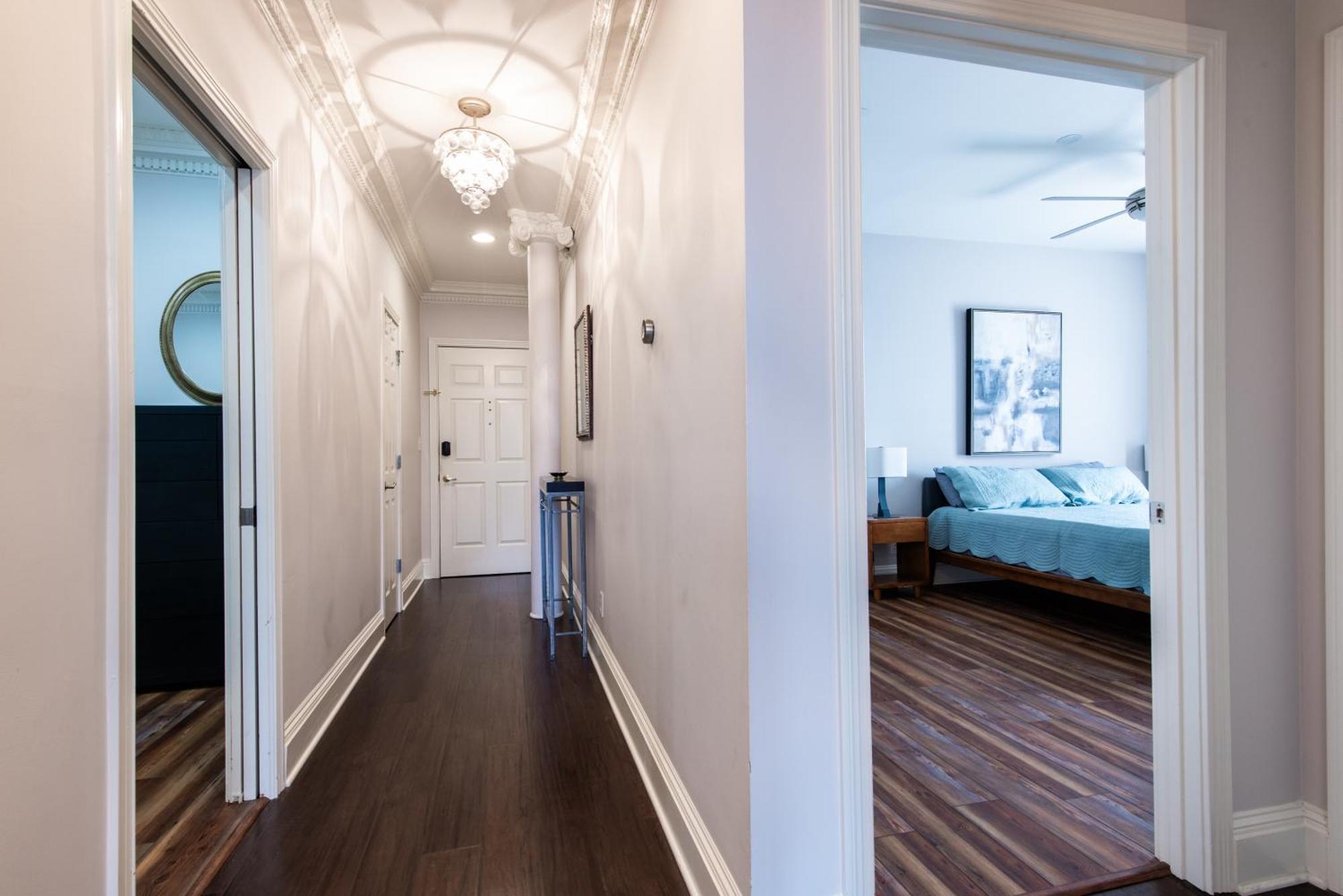 Luxe Condo~king Br~near Yum Center Apartment Louisville