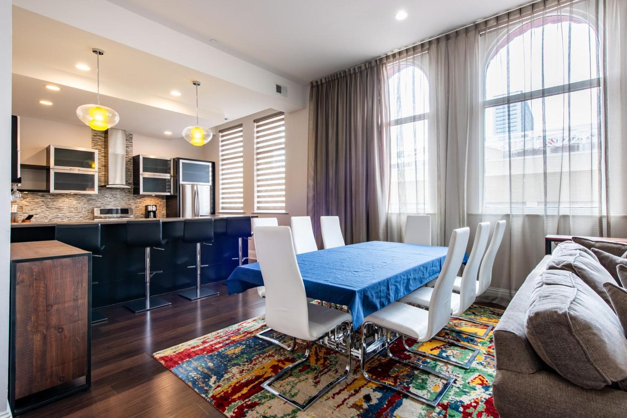 Luxe Condo~king Br~near Yum Center Louisville